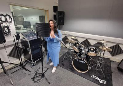 American Idol superstar Casey McQuillen visits the Phoenix Centre